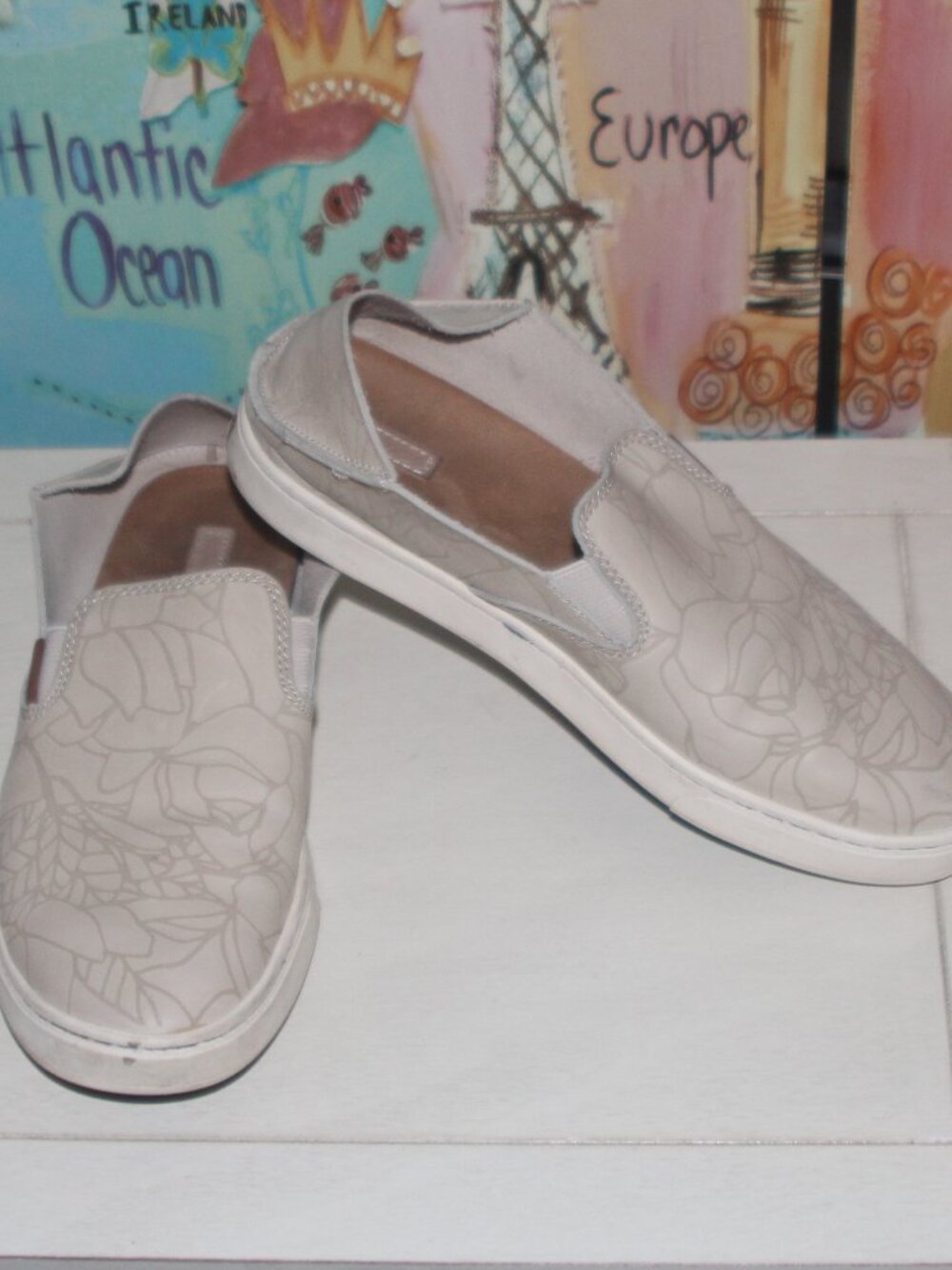 10a VGC LADIES OLUKAI SLIP ON SHOES - 8 - TAN LEATHER